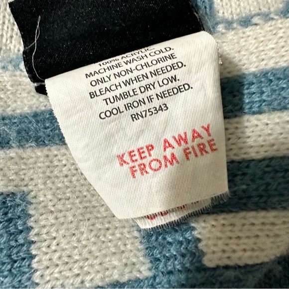 MAX STUDIO HOME Aqua Blue Throw Blanket Soft 50" x 54" Good - Picture 7 of 10